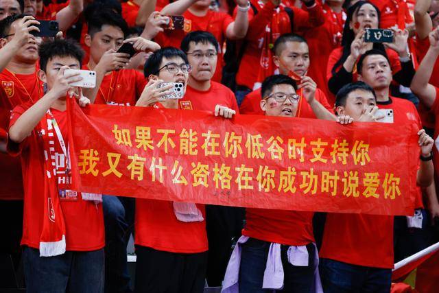 单场8次失误！亚当斯：我要做好反思 控制失误